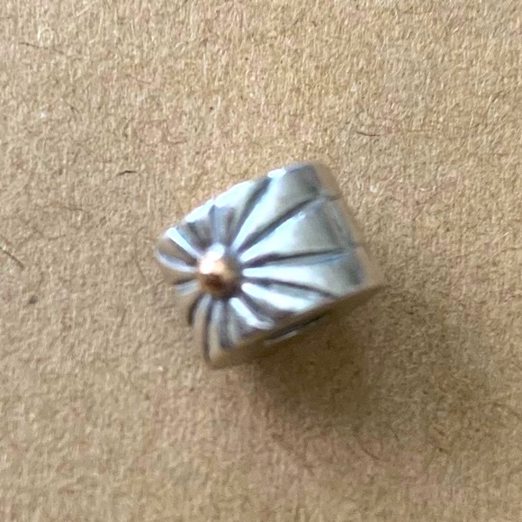 (2) Retired Pandora Starburst 14K Gold And Silver Two Toned Clips (2) - Picture 7 of 11